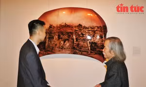 Triển lãm các tác phẩm thắng giải cuộc thi UOB Painting of the Year năm đầu tiên tại Việt Nam