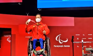 Lê Văn Công xuất sắc giành huy chương bạc Paralympic Tokyo 2020