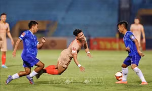 Góc nhìn chuyên gia: 'V-League lúc này căng như dây đàn'