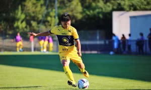 Quang Hải thi đấu trong trận giao hữu cuối cùng trước mùa giải mới của Pau FC