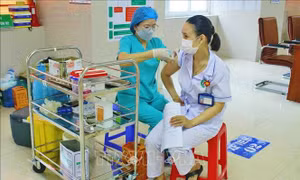 Ngày 25/7, Việt Nam có 896 ca mắc mới COVID-19