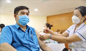 Ngày 26/7, tăng mạnh số ca mắc mới và ca bệnh COVID-19 nặng