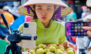 Bắt trọn khoảnh khắc đắt giá ‘Phiên livestream bán nông sản giữa đất trời Tây Bắc’