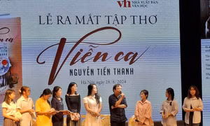 Nhà thơ Nguyễn Tiến Thanh ra mắt tập thơ 'Viễn ca'
