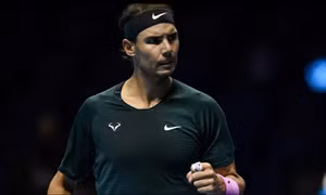 Biến Tsitsipas thành cựu vô địch, Nadal vào bán kết ATP Finals