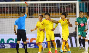 'Vua áo đen' mạnh tay tại V-League 2021