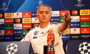 Jose Mourinho ‘phản pháo’ báo chí trong họp báo của Manchester United