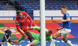 Van Dijk phải nghỉ thi đấu hết mùa do chấn thương nặng