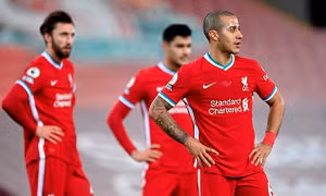 Gục ngã tại Anfield trước Everton, Liverpool giương cờ trắng trong cuộc đua vô địch