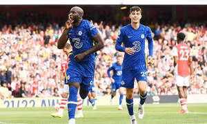 Lukaku ‘khai hỏa’, Chelsea hạ đo ván Arsenal ngay tại Emirates