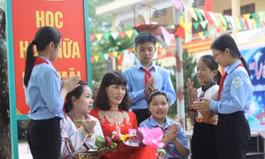 Quy định xử phạt với giáo viên đánh học sinh: Gốc rễ vẫn là văn hóa ứng xử học đường