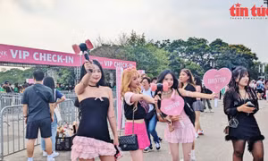 Sân Mỹ Đình bắt đầu ‘nóng’ cùng màu hồng, đen
