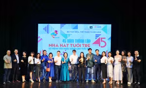 Dàn nghệ sĩ ‘tụ hội’ ngày công bố chương trình chào mừng 45 năm thành lập Nhà hát Tuổi Trẻ
