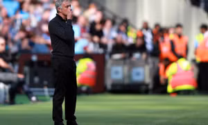 Thua West Ham, lỗi không phải của Mourinho