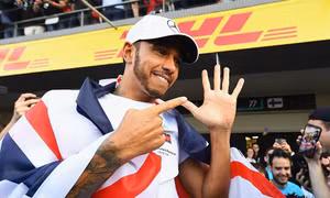 Lewis Hamilton lần thứ 5 leo lên đỉnh thế giới