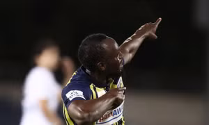 Xem ‘Tia chớp’ Usain Bolt ghi bàn đẳng cấp trong lần đầu tiên khoác áo Central Coast Mariners