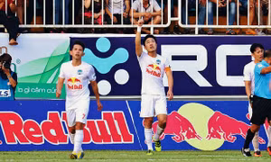 V-League 'hưởng lợi' từ Kiatisuk, HAGL 