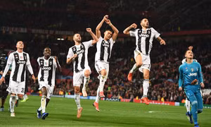 Bà đầm già kết liễu Quỷ đỏ ngay tại Old Trafford