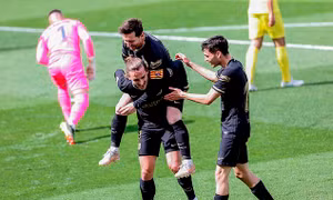 Griezmann tỏa sáng đưa Barcelona đánh chìm 'Tàu ngầm vàng'