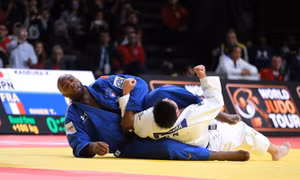 Bất ngờ lớn tại giải Judo thế giới, võ sĩ 10 năm bất bại Teddy Riner bị hạ gục