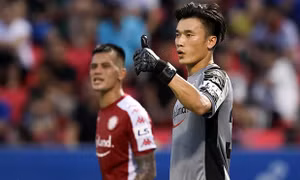 Bùi Tiến Dũng lần đầu giữ sạch lưới tại V-League sau gần 2 năm