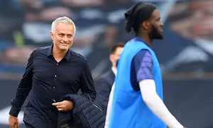 Bale trở lại Tottenham với Mourinho và vẫn nhận lương khủng