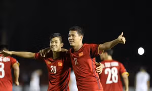 'Song Đức' tỏa sáng, tuyển Việt Nam đặt một chân vào chung kết AFF Cup 2018