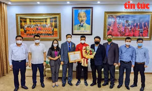 Cầu thủ Hồ Thanh Minh nhận Bằng khen từ Ủy ban Dân tộc