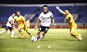 V-League: ‘Nóng’ cuộc đua trụ hạng