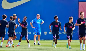 Barcelona liên tục họp bàn việc sa thải huấn luyện viên Ronald Koeman