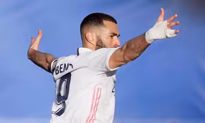 Real Madrid ngược dòng ngoạn mục, vượt mặt Barca trên bảng xếp hạng
