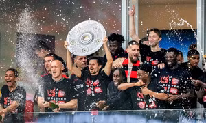 Bayer Leverkusen lần đầu đăng quang vô địch Bundesliga
