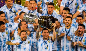 Messi tiến bước dài trong cuộc đua Quả bóng Vàng