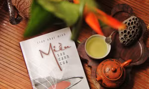 'Miền sau cánh cửa' - ký ức lãng du của nhà báo Nhật Minh