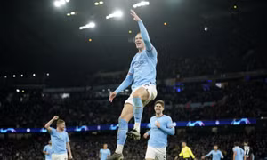 Manchester City vùi dập Leipzig