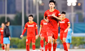 Đoàn Văn Hậu chấn thương dai dẳng, bài học giữ gìn đôi chân tài năng