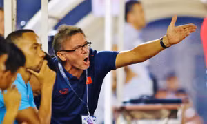 Báo Thái bất ngờ khi HLV Troussier có mức lương thấp hơn cả HLV Shin Tae-yong