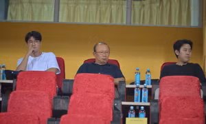 HLV Park Hang-seo bận rộn dự khán V-League 2021