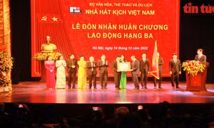 Chủ tịch nước Nguyễn Xuân Phúc dự kỷ niệm 70 năm thành lập Nhà hát kịch Việt Nam