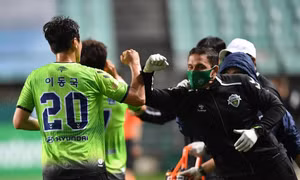 Những hình ảnh ấn tượng ngày K-League tái xuất