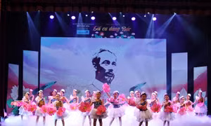 Chương trình nghệ thuật ‘Bác Hồ một tình yêu bao la’