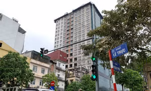 Kiểm kê vật dụng trước khi phá dỡ tầng 18 tòa nhà 8B Lê Trực