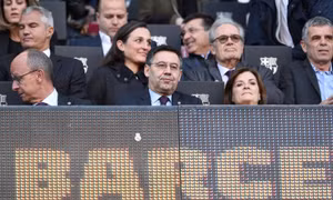 Ban lãnh đạo Barcelona khủng hoảng, Camp Nou 'dậy sóng'