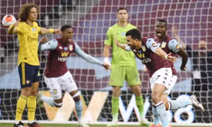 Thua sốc Aston Villa, Arsenal hết cơ hội dự Europa League