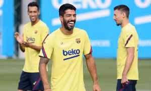 Sắp sang Juventus, Luis Suarez phải tập một mình ở Barcelona