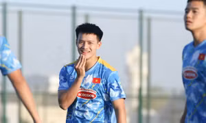 Huấn luyện viên Kim Sang-sik đối mặt ‘bão’ chấn thương