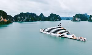 Du thuyền Grand Pioneers trở thành biểu tượng kiên cường sau bão Yagi