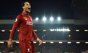 Virgil Van Dijk đi vào lịch sử UEFA