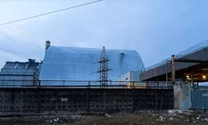 Tổng thống Ukraine nói nhà máy điện hạt nhân Chernobyl bị UAV Nga tấn công