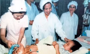 Chuyện những người ở lại và trở về: 'Bà tiên' tận hiến vì đất nước